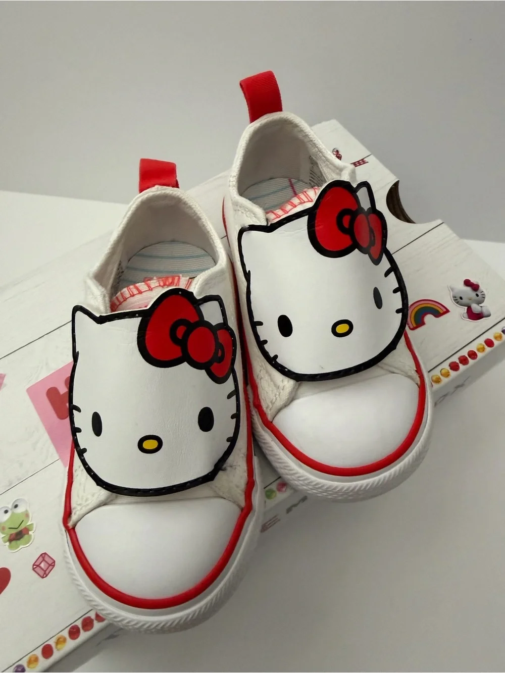 Converse Hello Kitty White and Red Girls Sneakers size 5US Infant Pre-owned